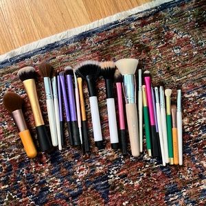 assorted makeup brushes